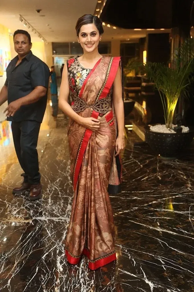 TAAPSEE PANNU IN TRADITIONAL RED SAREE 5